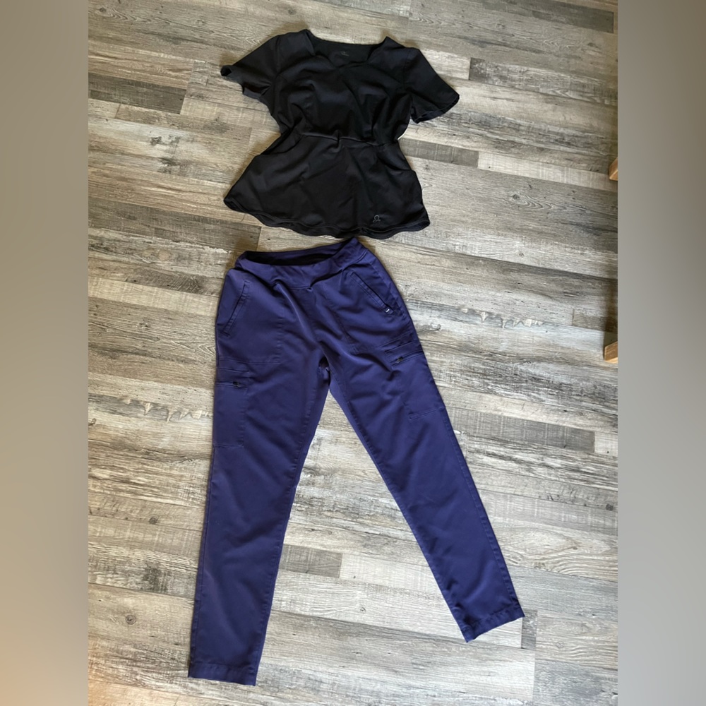 Jaanuu Scrub Set